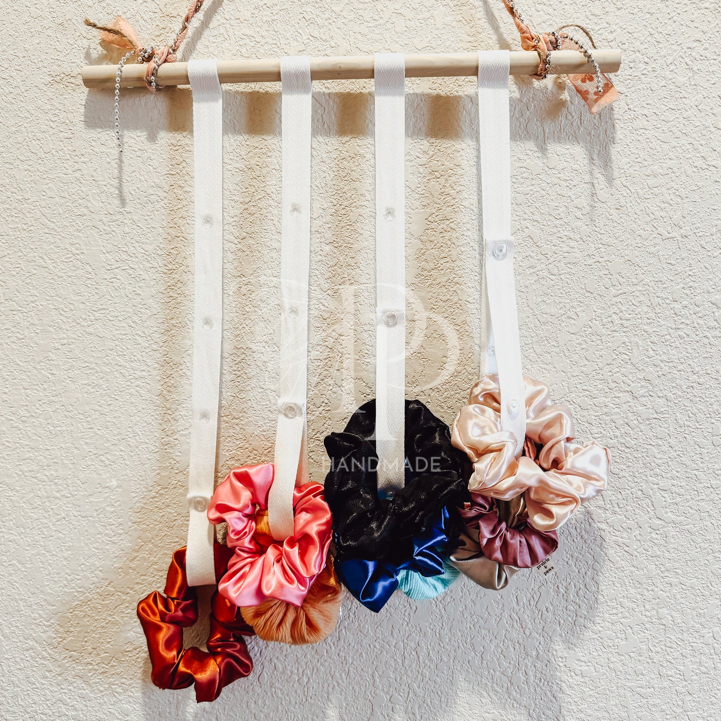 SCRUNCHIE HOLDER